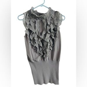 Sleeveless Ruffle Front Knit Top in Gray